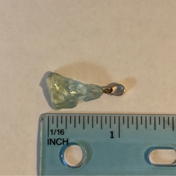 Natural Quartz Stone Pendant - Picture 6 of 6